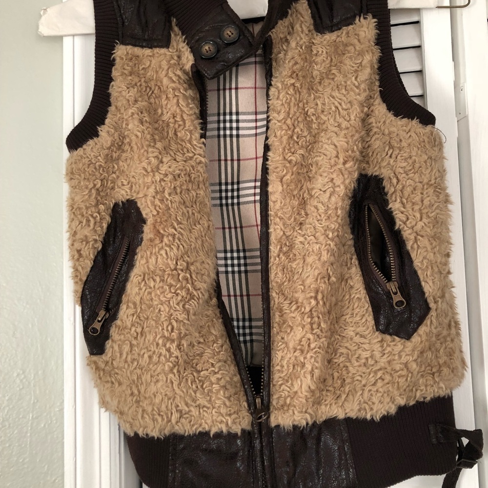 Vest - Picture 3 of 3